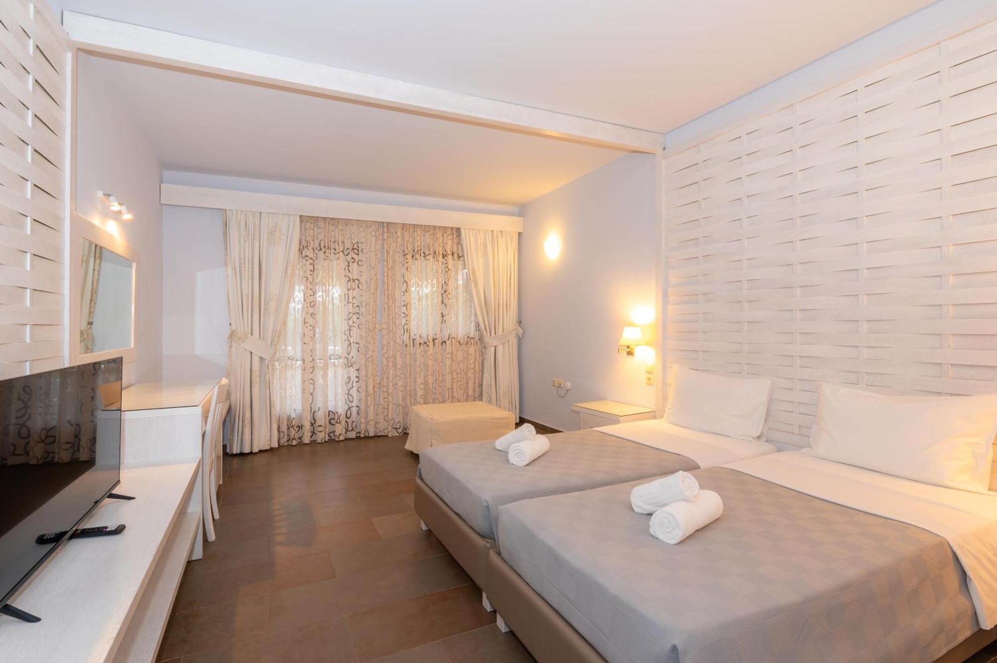 Aktaion Resort Gythio Exterior foto