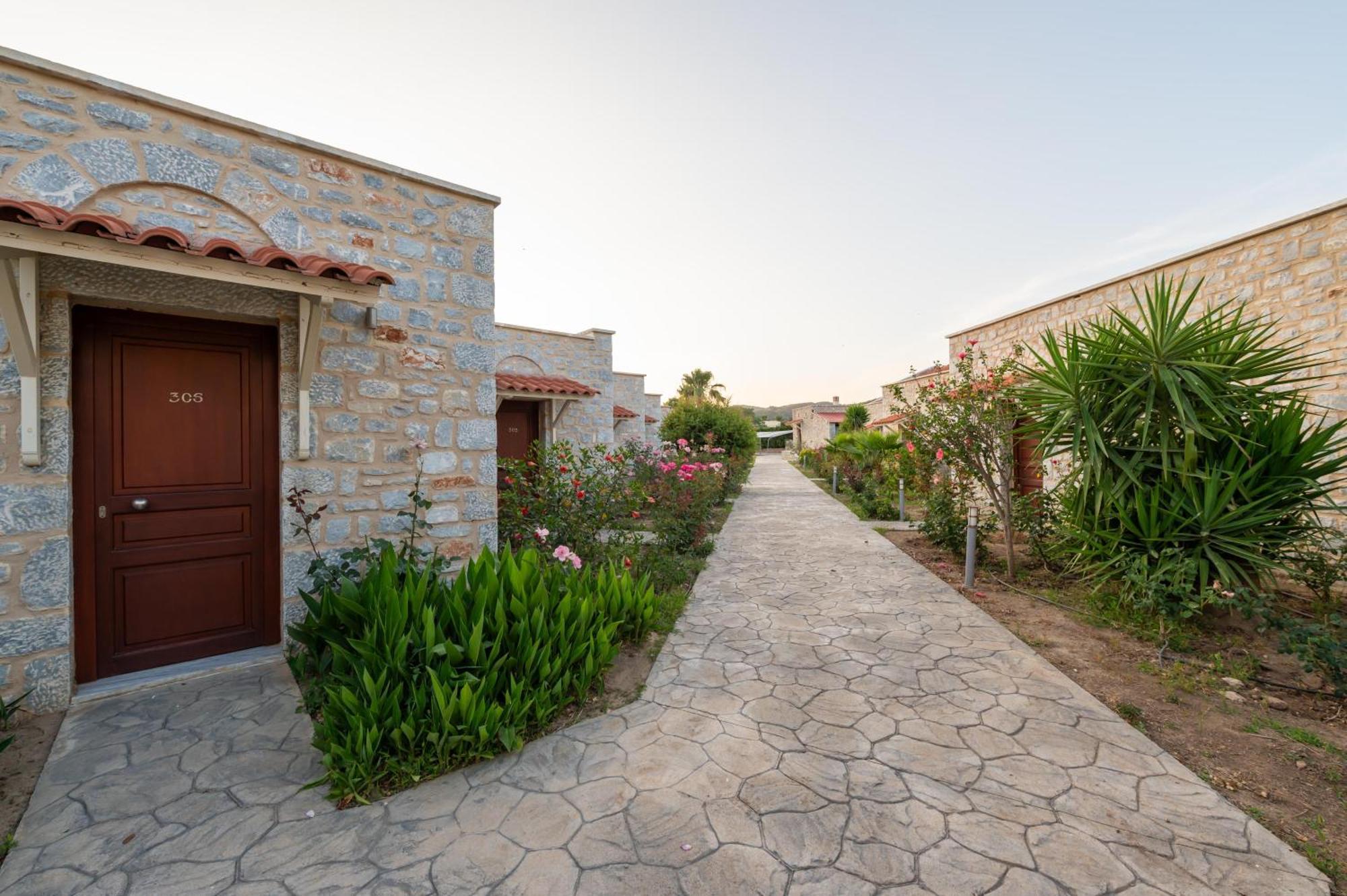 Aktaion Resort Gythio Exterior foto